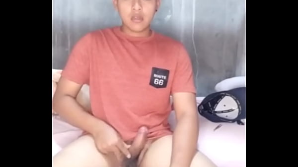 Alan Tokers S&eacute; Masturba En Su Habitaci&oacute;n thumbnail