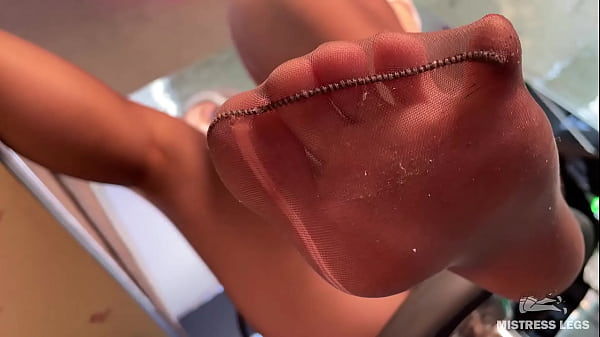 Nonton Smelly Nylon Feet In Front Of Your Face Teasing You thumbnail