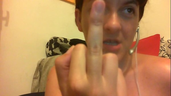 Play MP4 - Sei il mio schiavo preferito e sei in completo mio potere cos&igrave; dominato che non puoi fare altro che bere tutto il mio squirt e la mia piscia