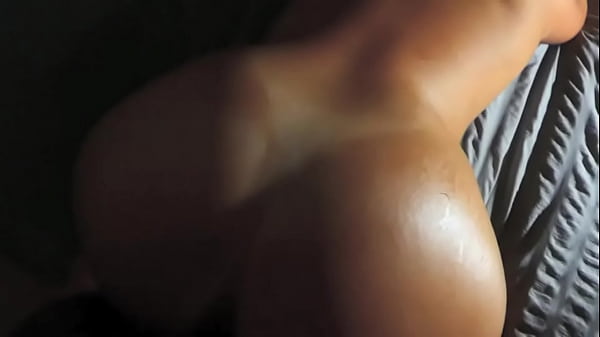 Bonnie backs that ass up on bbc