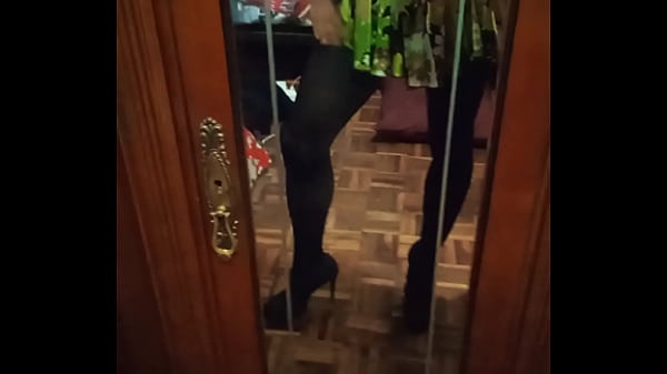 Play MP4 - You like this sissy legs&quest;