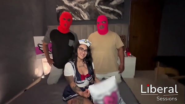 Nonton Chica Amateur Debuta A Dos Seguidores Disfrazada De Marinera thumbnail