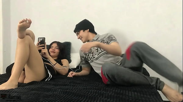 Le traigo muchas ganas de follarme a la cachonda de mi hermanastra cum boca hl