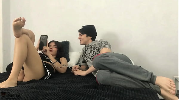 Play MP4 - Le corro la tanga a un lado y le follo su rico co&ntilde;o - Porno en espa&ntilde;ol