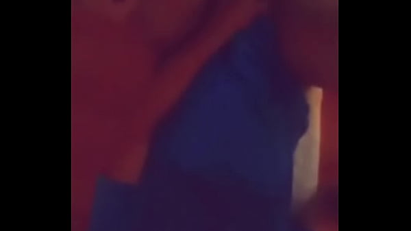 Amigo de mi hermano aprovecha que estoy solo en casa