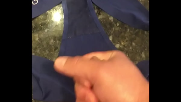 Leite na calcinha da esposa