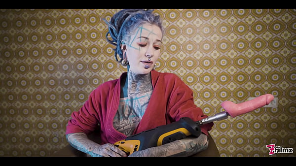 Nonton Ink-covered Babe Gets Her Ass Wrecked By The Fuck Machine thumbnail