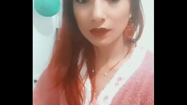 Play MP4 - Recien salidita de la ducha Sigueme en twitter &commat;hotwife339