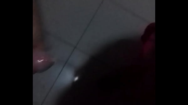 Garoto malicia com japinha sexlog comendo a safada na cadeirinha_do prazer