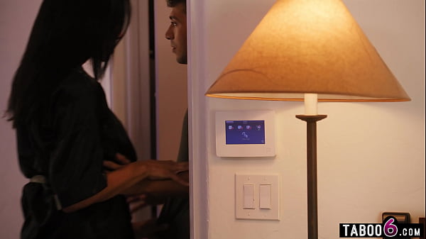 Play MP4 - Mature stepmom Reagan Foxx and her crazy stepsis fuck her stepson