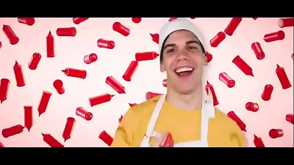 2 HOMENS E UMA GAROTA NO PARQUE - KETCHUP