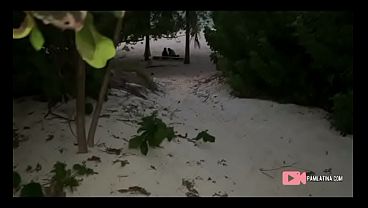 Nonton Squirt Arriesgado En La Playa. thumbnail