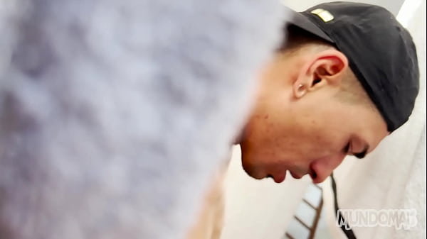 Play MP4 - Fodendo ao ar livre entre os len&ccedil;ois