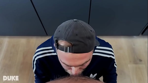 Straight blokes are always looking for a mouth to worship their cocks who am i to deny them of that video o 