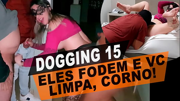 Muita Mete&ccedil;&atilde;o E Gozada Na Boca Na Frente Do Marido Corno, At&eacute; O Seguran&ccedil;a Entrou Na Brincadeira. - Cristina Almeida | Dogging 15 thumbnail