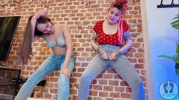Rebeca addams and ana spears peeing on jeans show off