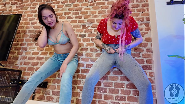 Rebeca addams and ana spears peeing on jeans show off 