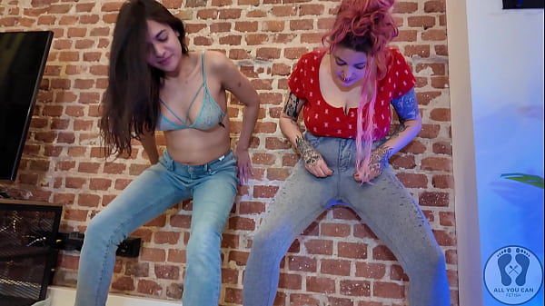 REBECA ADDAMS AND ANA SPEARS PEEING ON JEANS SHOW OFF