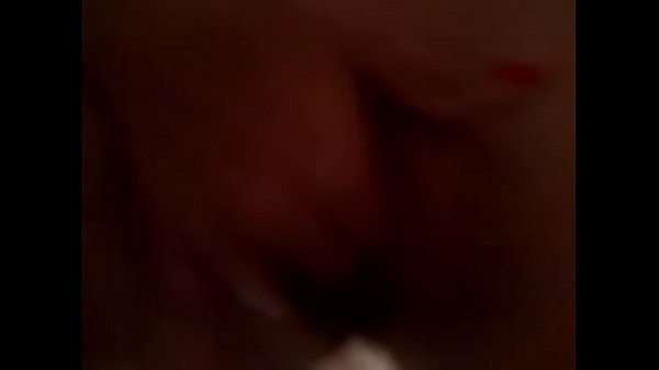 Novinha gravou vídeo batendo siririca nobanheiro