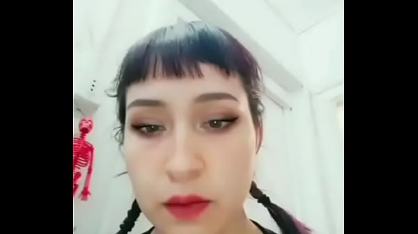 Nonton Mina Chilena Que Vende Sus Fotos Por Grinder thumbnail