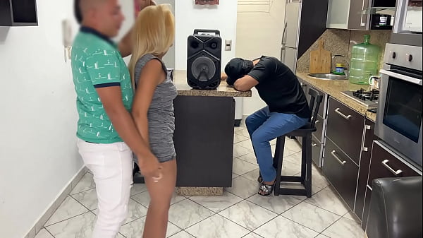 Play MP4 - Amigo me Presta a su Hermosa Novia para Bailar Pero se me Levanto la Polla cuando Empez&oacute; a Frotarme su culo al Frente de su Novio NTR