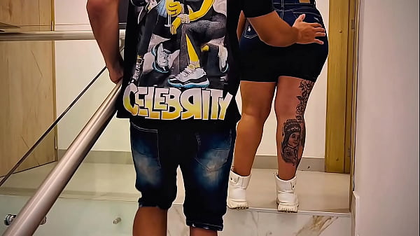 Nonton Me Cojo A Mi Vecino Cuando Mi Esposo No Est&aacute; thumbnail