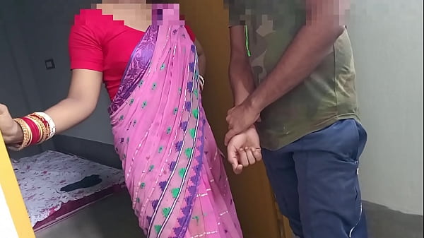 Play MP4 - पानी का कैंपर वाले लड़ने ने मुझे कॉलोनी की सीढ़ियों पर चोदा