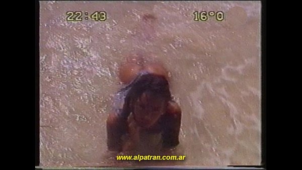 Play MP4 - VICKY FARI&Ntilde;A super hot en la playa