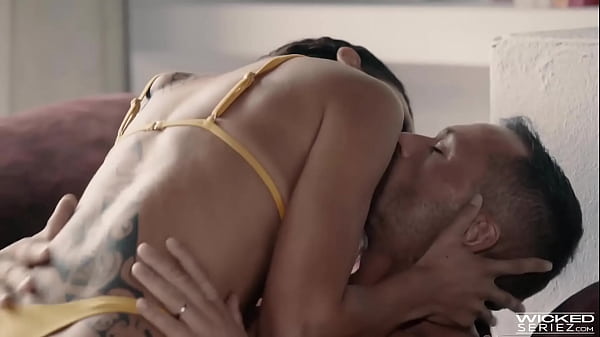 Play MP4 - Cassie Del Isla Her First Day In Barcelona