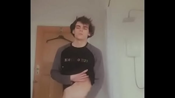 Play MP4 - Cute boy big cock