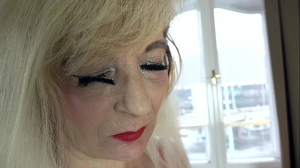 Play MP4 - Face sitting Fun with my neighbor