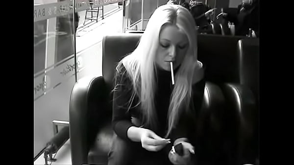 Blonde smokes all white 100s cigarettes 