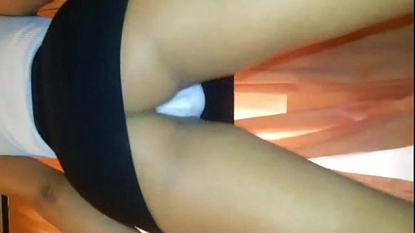 Novinha dançando funkde fio_dental