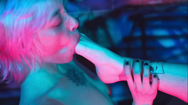 Play MP4 - Lesbian Girls With Tiny Feet