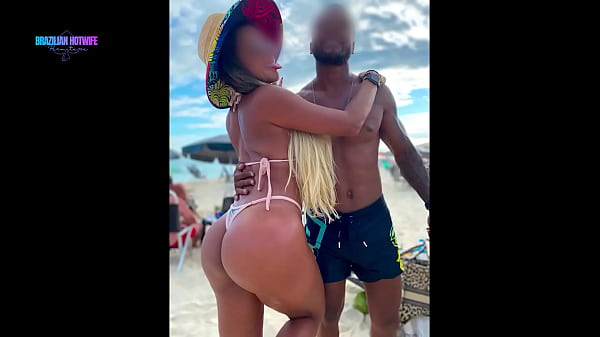 Acho Que Todo Mundo Na Praia Entendeu Que Meu Marido Gosta De Ser Corno De Neg&atilde;o... thumbnail