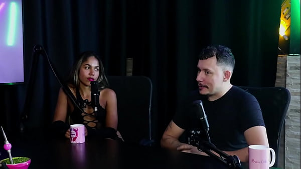 Play MP4 - Morena tem os peitos e a buceta chupada depois de falar que o cliente nunca sentiu prazer transando&comma; ent&atilde;o realiza seus fetiches de cuspe&comma; gostou de fazer uma menage feminina - Casal Kaliente