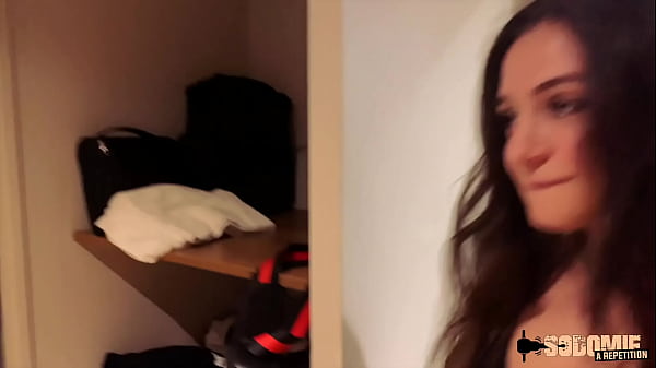 Play MP4 - Lauren et Venera&comma; deux coquine tr&egrave;s chaudes