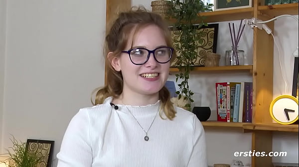 Naturmädchen Luna verwönt sich mit dem_Zauberstabvibrator