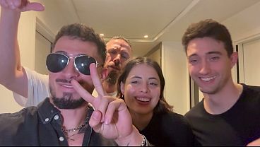 Nonton La Fiesta Termino Con Un Cuarteto thumbnail