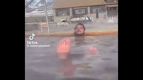 Nonton Someone Get Me And This Mans Feet Alone In A Room Plz thumbnail