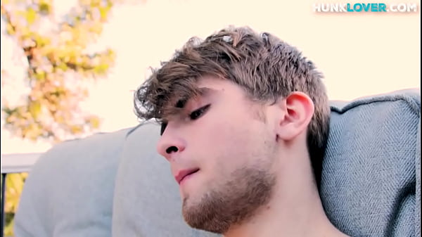 Athletic lad cums in close up after wanking hard shaft 