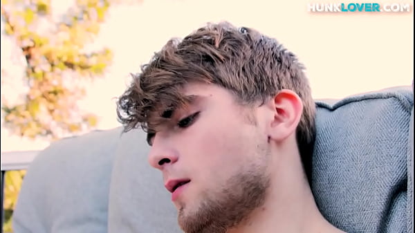 Play MP4 - Amateur jock intensively stroking dick until shooting jizz