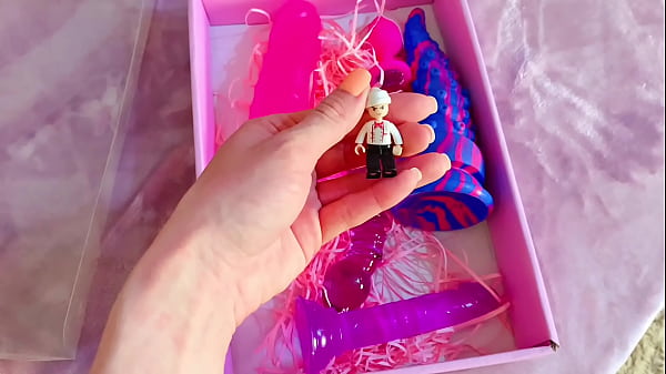 GIANTESS: Mia's Mimi giantess surprise package 