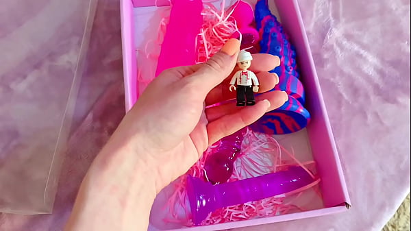 Mia's mimi giantess surprise package