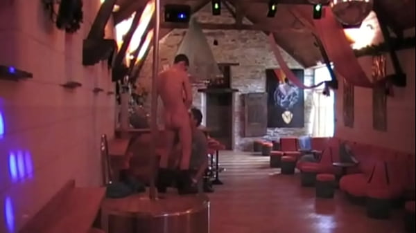 Jeune Mec Suce Et Se Fait Baiser Dans Une Discotheque thumbnail