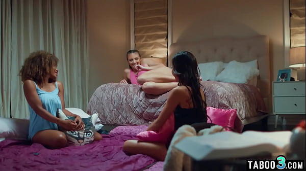 Play MP4 - Ebony Jenna Foxx and asian Vina Sky lesbians took care of a squirting pussy