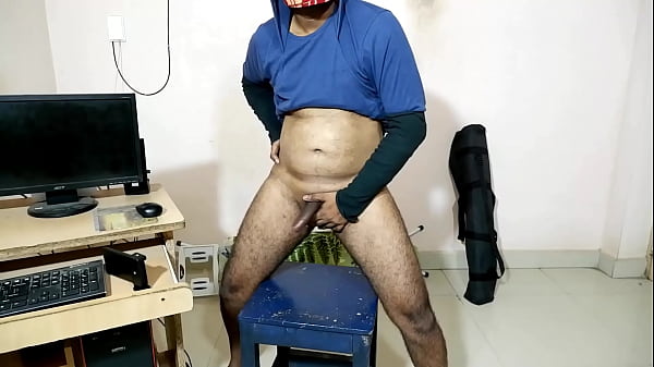 See the hard dick_man watching porn in mobile