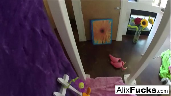 Surreal Swing solo with AlixLynx inher daisy dukes