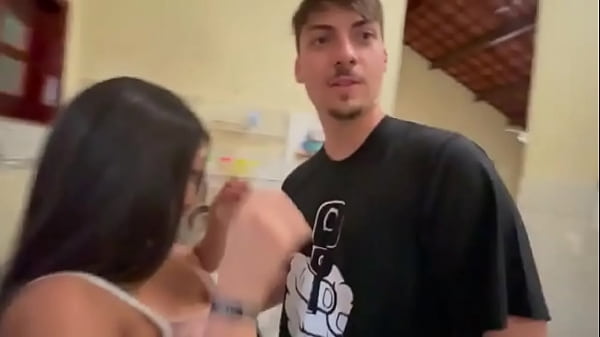Play MP4 - Renan Bolsonaro lava lou&ccedil;a para comer Cearense da mans&atilde;o maromba