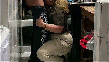 Dame Duro As&iacute; Me Pide Sexo Rico En La Cocina De Su Apartamento!!! thumbnail